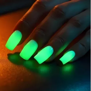 Флуоресцентний топ Glow in Night Top PNB, No Wipe, 8 мл Флуоресцентний топ Glow in Night Top PNB, No Wipe, 8 мл - Фото 1