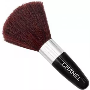  Кисть Chanel для профессионального макияжа с хромовой ручкой 
